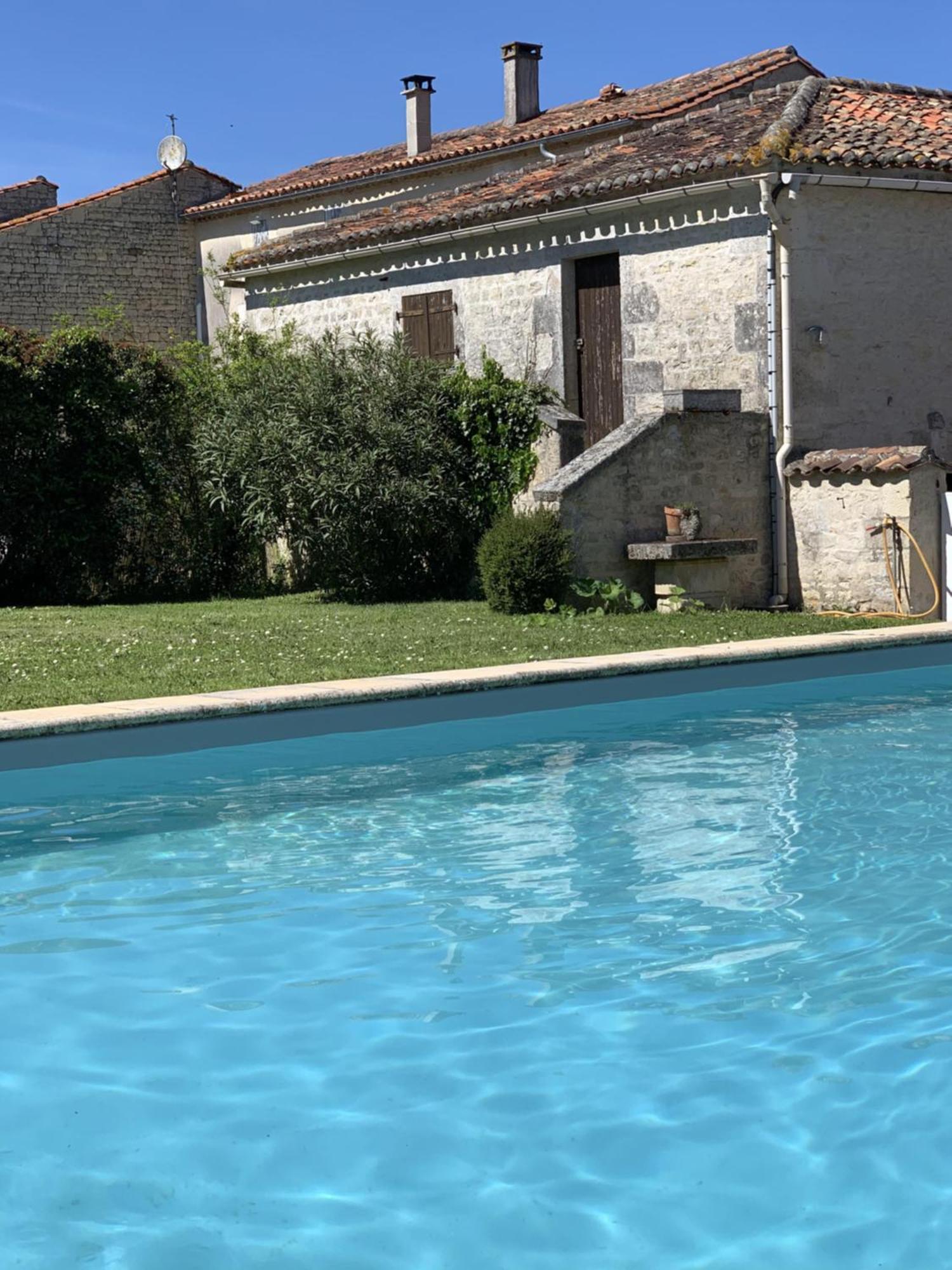 Bed and Breakfast The Cool Lounge A Coulonges - Charente Экстерьер фото