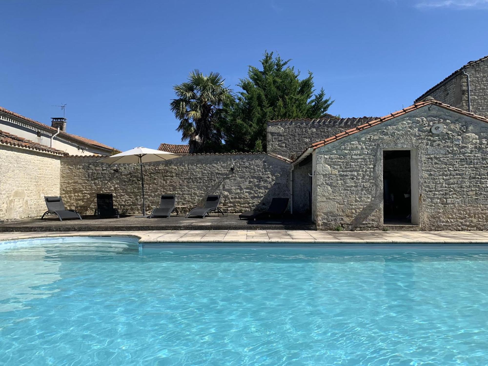 Bed and Breakfast The Cool Lounge A Coulonges - Charente Экстерьер фото